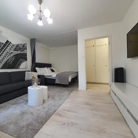 Close To The Metro And The Beach!!! With A View Of The Scandinavian Forest *