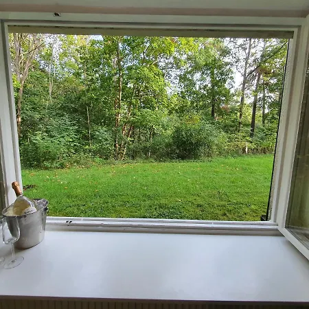 Close To The Metro And The Beach!!! With A View Of The Scandinavian Forest Apartment Stockholm