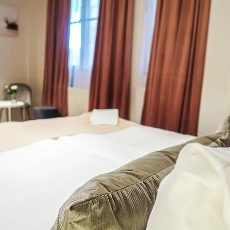 Living Hostel *