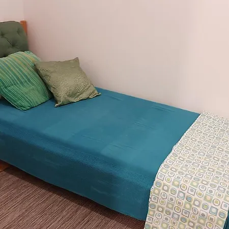 Private In Shared Lovely, Amazing, Modern +garden +bbq Homestay