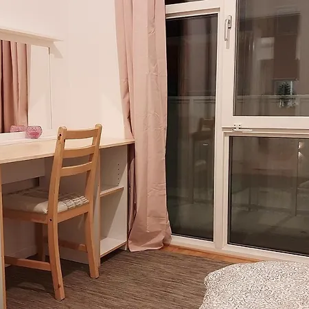 Homestay Private In Shared Lovely, Amazing, Modern +garden +bbq