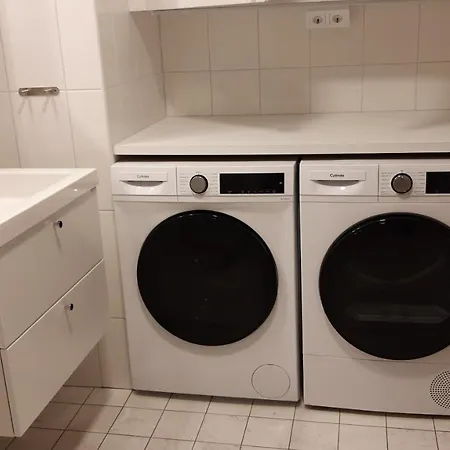 Private In Shared Lovely, Amazing, Modern +garden +bbq Homestay