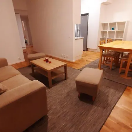 Private In Shared Lovely, Amazing, Modern +garden +bbq Homestay *