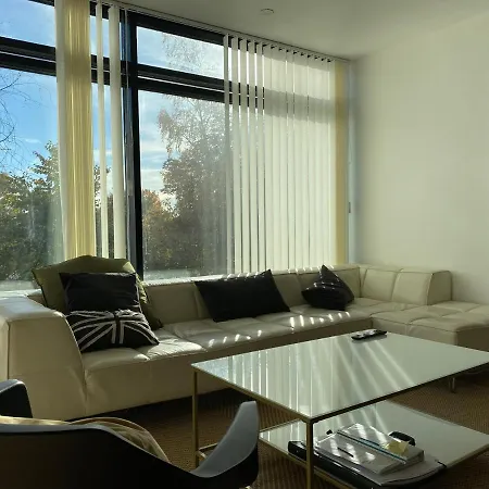 Exclusive 2 Level Etage Next To Arlanda-city Metro *