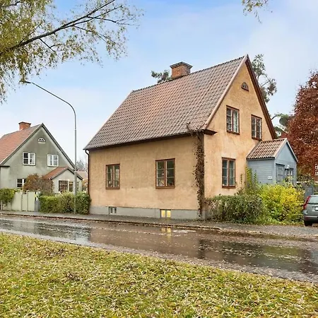 Charming House In Enskede Villa