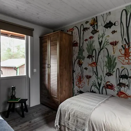 Luxury Family Near The Water For Eight People Villa