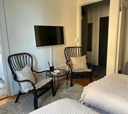 Loft Haven 3 Beds In A 1- Bedroom Gem - 917 *