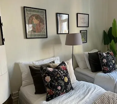 Apartment Loft Haven 3 Beds In A 1- Bedroom Gem - 917 *