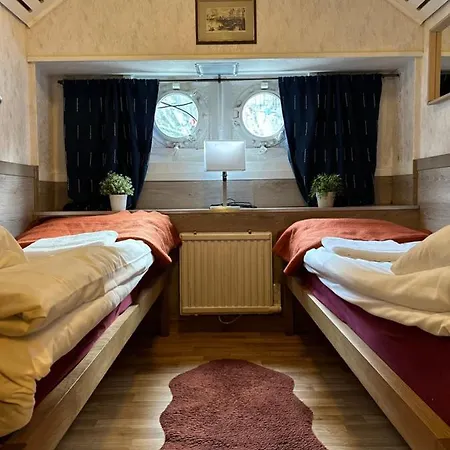 Hotel na wodzie Den Roeda Baten