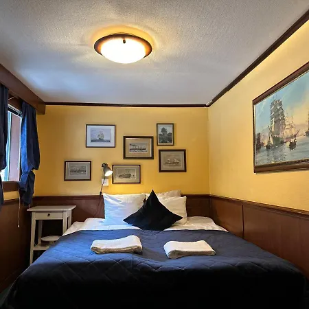 Botel Den Roeda Baten Stockholm