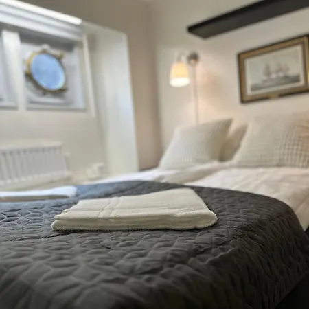 Hotel na wodzie Den Roeda Baten 2*