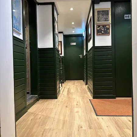 Den Roeda Baten Botel Stockholm