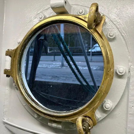 Botel Den Roeda Baten