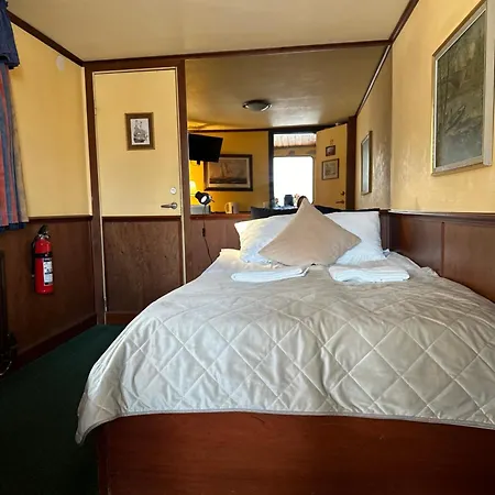 Botel Den Roeda Baten Stockholm