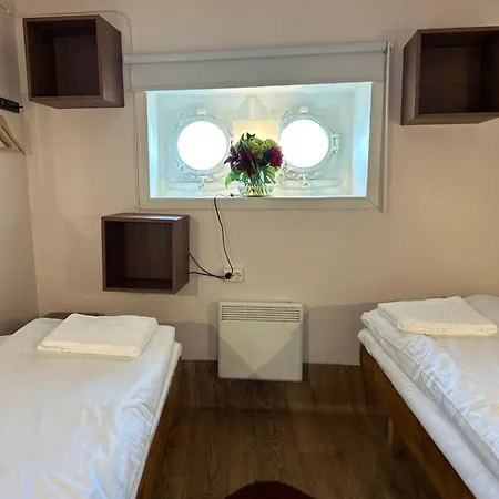 Den Roeda Baten Botel Stockholm