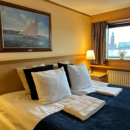 Den Roeda Baten Botel 2*