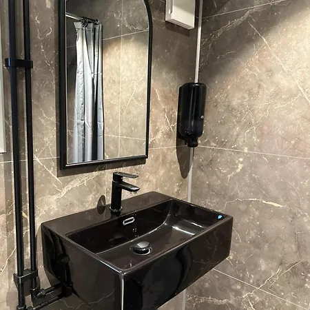 Den Roeda Baten Hotel na wodzie