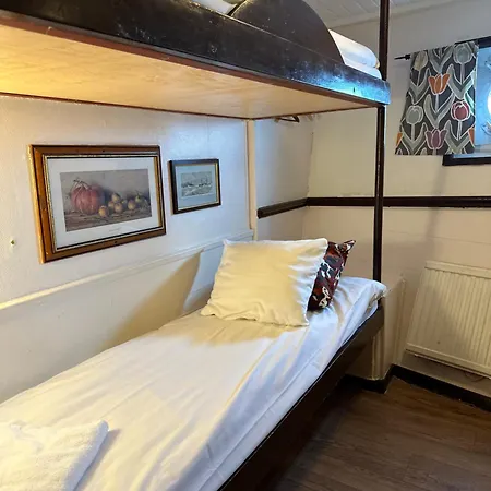 Hotel na wodzie Den Roeda Baten Sztokholm