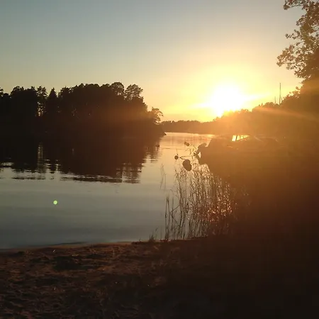 Charmigt Hus Pa Vindoe * Stockholm