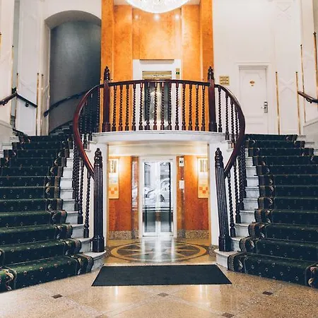 Hotel Crystal Plaza