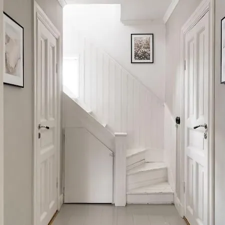 Villa Lyxigt Hus I Med Bastu Och Sjoeutsikt