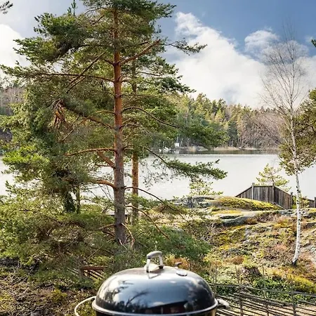 Villa Lyxigt Hus I Med Bastu Och Sjoeutsikt *
