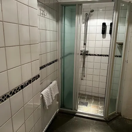Tre Sma Hotel 2*