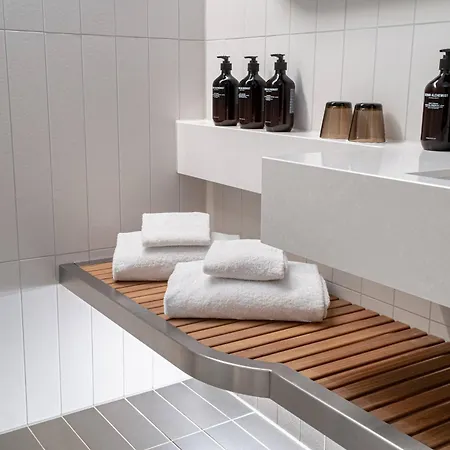 Nordic Light Hotel 4*