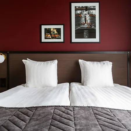 Western Kungens Kurva 4*