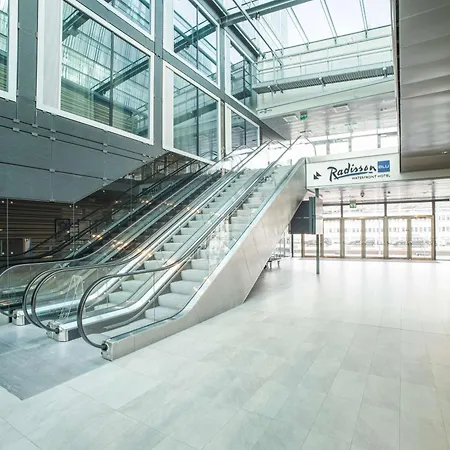Radisson Blu Waterfront Hotel, 4*
