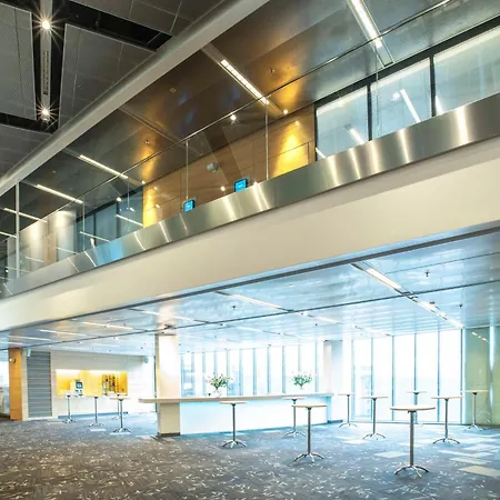 Radisson Blu Waterfront Hotel, 4*