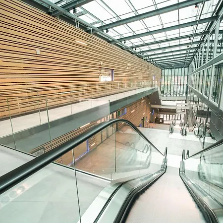 Radisson Blu Waterfront Hotel, 4*