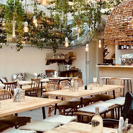 Unique Jungfrugatan 4*