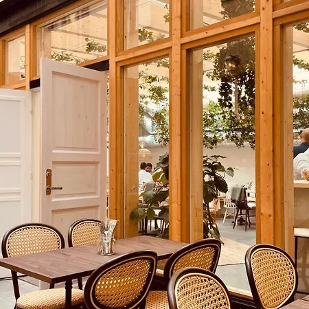 Unique Jungfrugatan 4*
