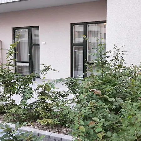 Private In Shared Lovely, Amazing, Modern +garden +bbq Homestay *