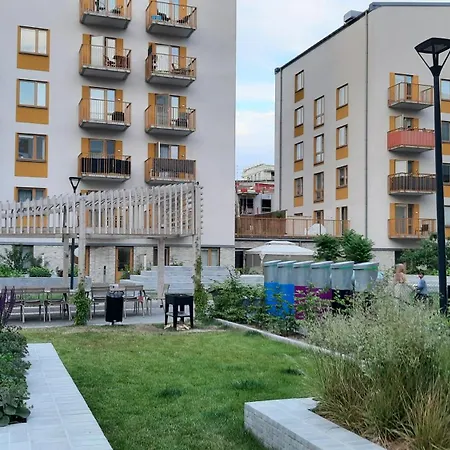Private In Shared Lovely, Amazing, Modern +garden +bbq Homestay