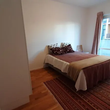 Private In Shared Lovely, Amazing, Modern +garden +bbq Homestay