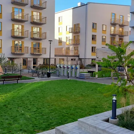 Private In Shared Lovely, Amazing, Modern +garden +bbq Homestay *
