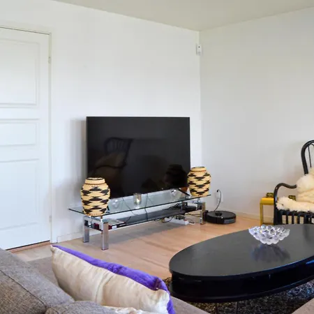 2 Bedroom Amazing In Skaerholmen Apartment *