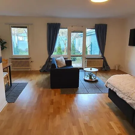 Apartment With Garden Near Metro! *