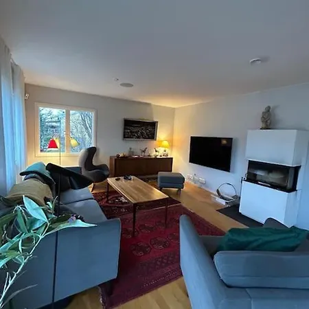 Spacious House Close To Nature And City.