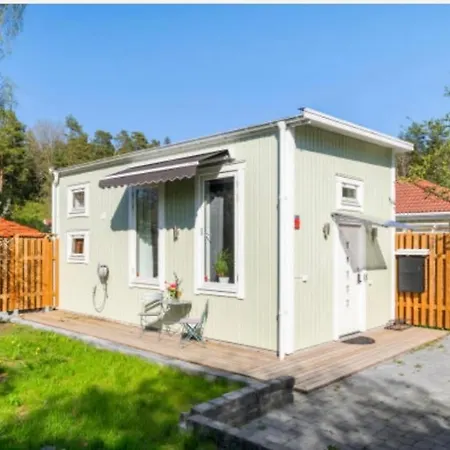 Apartment Fresh Happy Little House, 35 M2 In Taeby