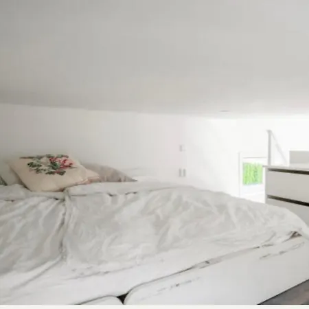 Fresh Happy Little House, 35 M2 In Taeby Apartment *