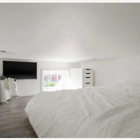 Fresh Happy Little House, 35 M2 In Taeby Apartment Stockholm