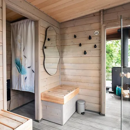 Lodge Beautiful Luxury Family Surrounded By Nature And Water And Only 15 Minutes From Center *