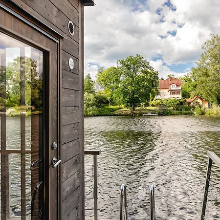Beautiful Luxury Family Surrounded By Nature And Water And Only 15 Minutes From Center Lodge *