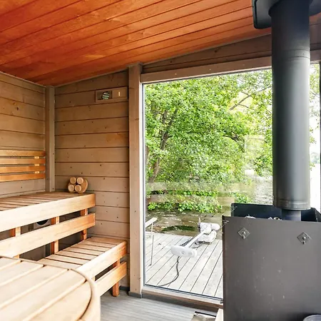 Lodge Beautiful Luxury Family Surrounded By Nature And Water And Only 15 Minutes From Center