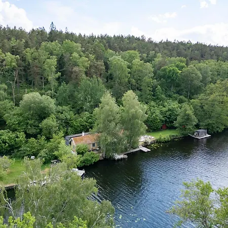 Beautiful Luxury Family Surrounded By Nature And Water And Only 15 Minutes From Center Lodge *