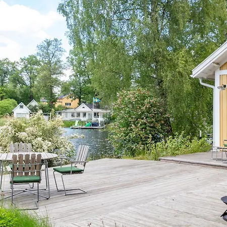 Beautiful Luxury Family Surrounded By Nature And Water And Only 15 Minutes From Center Lodge Stockholm