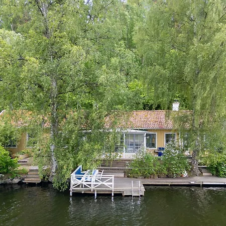 Beautiful Luxury Family Surrounded By Nature And Water And Only 15 Minutes From Center Stockholm